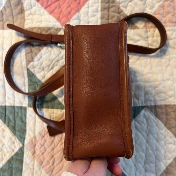 Vintage Coach 9930 British Tan Turnlock Crossbody Bag – USA Made - Picture 17 of 17